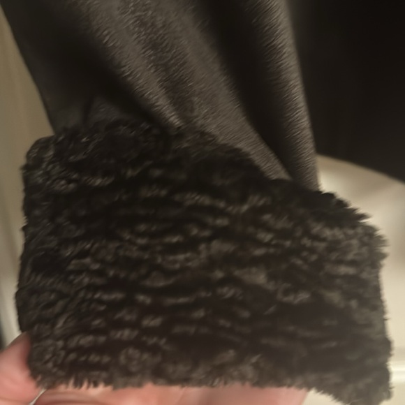 Gorgeous lined Jacques Vert faux suede suit with removable faux sheepskin collar - Picture 4 of 7